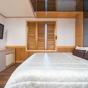 Hotel Mu